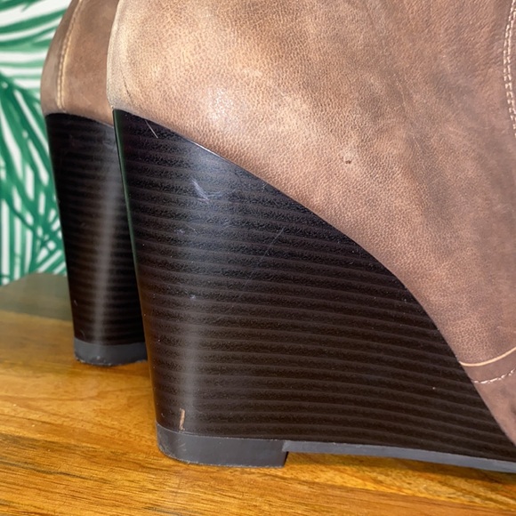 H By Halston Soft Brown Leather Wedge Ankle Boots Women’s 12 M - Picture 9 of 11